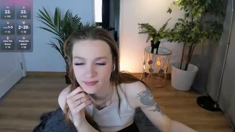 Snapshot of c_moonie_ chatting on November 22, 2025, 9:36 pm Polly online show from November 22, 2025, 9:36 pm