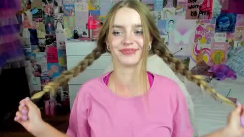 Snapshot of caaandy_girl chatting on September 18, 2025, 4:20 pm Emily  online show from September 18, 2025, 4:20 pm