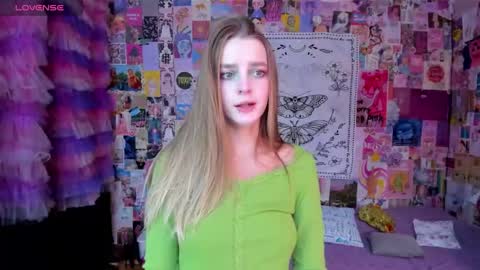 Snapshot of caaandy_girl chatting on October 17, 2025, 1:46 pm Emily  online show from October 17, 2025, 1:46 pm