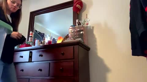 Snapshot of calishop1 chatting on February 19, 2025, 6:43 pm calishop1 online show from February 19, 2025, 6:43 pm