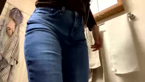 calishop1 online show from November 8, 2025, 4:23 am