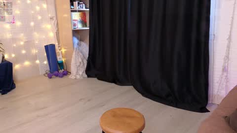 Dasha       inst       dasha is nice online show from February 7, 2025, 5:52 am