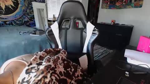 callhertori online show from November 17, 2025, 5:08 pm