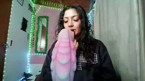 Snapshot of callme_lolas chatting on November 6, 2025, 3:51 am paula online show from November 6, 2025, 3:51 am