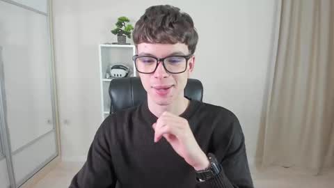 Hey I am Calvin  online show from February 12, 2025, 7:13 pm