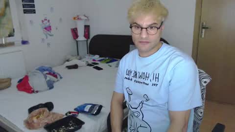 Snapshot of calvinjohnlad chatting on March 7, 2025, 9:59 pm Calvinjohnlad online show from March 7, 2025, 9:59 pm