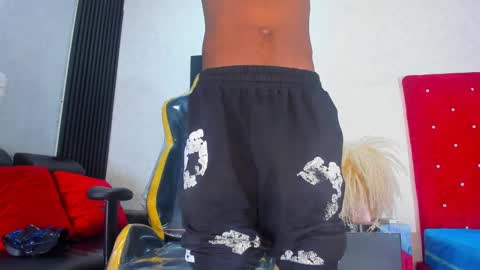 Snapshot of cam_brown chatting on October 10, 2025, 4:33 am online show from October 10, 2025, 4:33 am