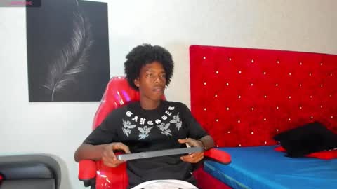 Snapshot of cam_brown chatting on October 17, 2025, 4:37 am online show from October 17, 2025, 4:37 am
