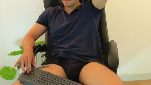 Snapshot of camara110 chatting on October 23, 2025, 12:32 am camara110 online show from October 23, 2025, 12:32 am