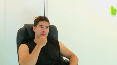 Snapshot of camara110 chatting on November 1, 2025, 12:34 am camara110 online show from November 1, 2025, 12:34 am