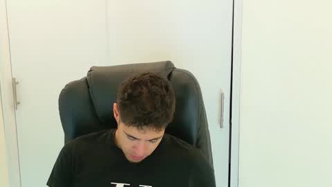 Snapshot of camara110 chatting on November 24, 2025, 2:11 am camara110 online show from November 24, 2025, 2:11 am