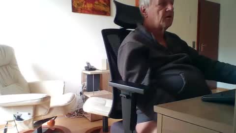 Snapshot of camcologne chatting on December 5, 2025, 10:57 am camcologne online show from December 5, 2025, 10:57 am