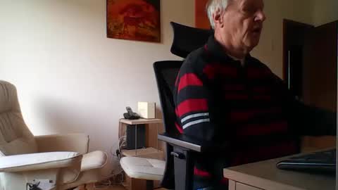 Snapshot of camcologne chatting on December 16, 2025, 10:31 am camcologne online show from December 16, 2025, 10:31 am