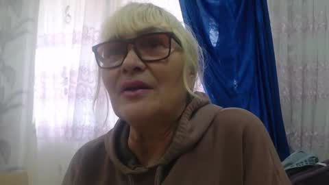 Snapshot of camdiva1 chatting on October 13, 2025, 8:14 am CamDiva1 online show from October 13, 2025, 8:14 am
