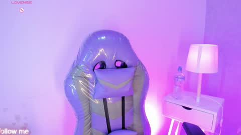 Camelia Smith online show from November 20, 2025, 4:01 am