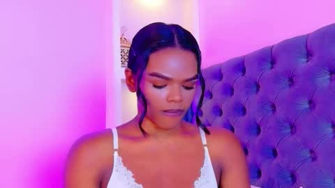 camiestrada online show from November 30, 2025, 9:41 pm