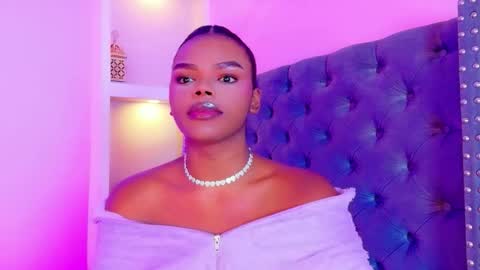 camiestrada online show from December 17, 2025, 2:17 am