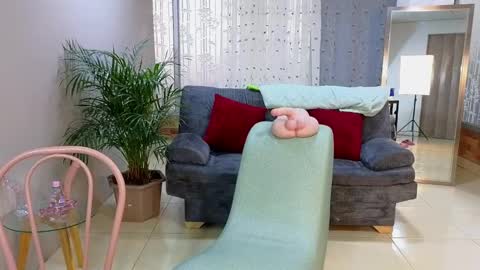 Snapshot of camil_milfdream chatting on February 7, 2025, 1:43 pm Camil online show from February 7, 2025, 1:43 pm