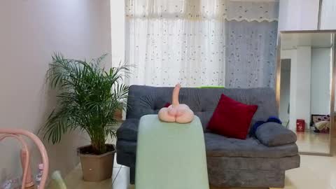 Snapshot of camil_milfdream chatting on February 21, 2025, 1:33 pm Camil online show from February 21, 2025, 1:33 pm