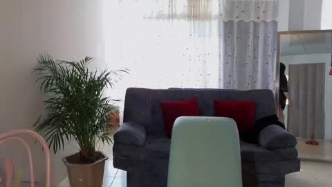 Snapshot of camil_milfdream chatting on March 8, 2025, 1:36 pm Camil online show from March 8, 2025, 1:36 pm