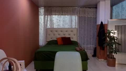 Snapshot of camil_milfdream chatting on November 22, 2025, 10:58 am Camil online show from November 22, 2025, 10:58 am