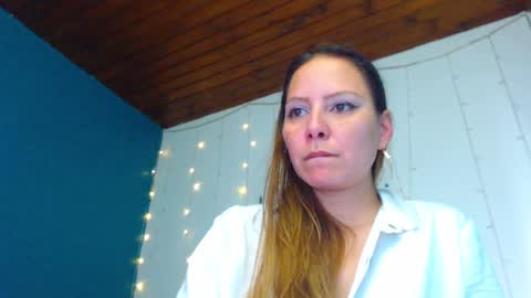 Snapshot of camila_delarosa chatting on December 27, 2024, 9:32 pm camila online show from December 27, 2024, 9:32 pm