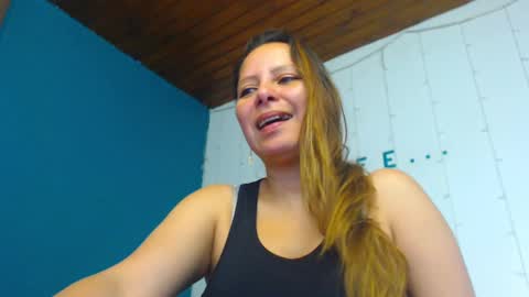 Snapshot of camila_delarosa chatting on January 21, 2025, 1:22 pm camila online show from January 21, 2025, 1:22 pm