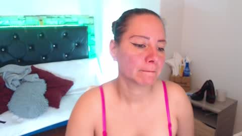 Snapshot of camila_delarosa chatting on September 10, 2025, 5:35 pm camila online show from September 10, 2025, 5:35 pm