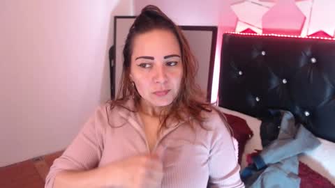 Snapshot of camila_delarosa chatting on November 4, 2025, 6:18 pm camila online show from November 4, 2025, 6:18 pm