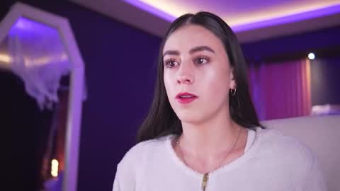 camila_martinez9 online show from November 5, 2025, 11:32 am