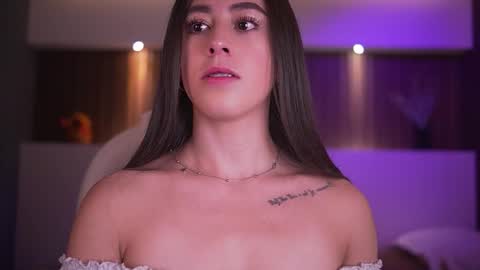 camila_martinez9 online show from November 20, 2025, 11:32 am