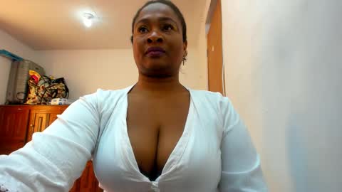 Snapshot of camila_sandoval_01 chatting on September 28, 2025, 9:09 pm Camila online show from September 28, 2025, 9:09 pm