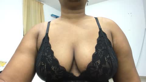 Snapshot of camila_sandoval_01 chatting on November 21, 2025, 10:25 am Camila online show from November 21, 2025, 10:25 am