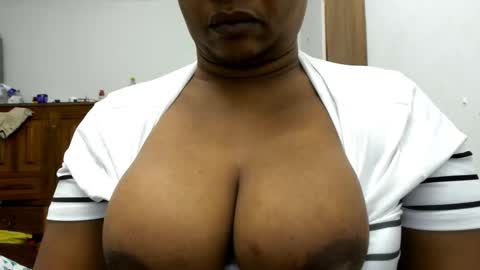 Snapshot of camila_sandoval_01 chatting on November 24, 2025, 10:48 am Camila online show from November 24, 2025, 10:48 am