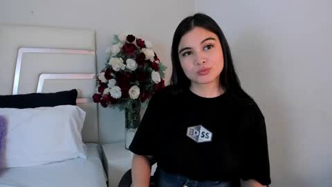 Snapshot of camilasofiia chatting on January 7, 2025, 7:17 pm Camila online show from January 7, 2025, 7:17 pm