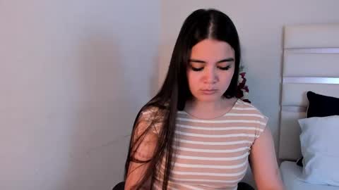 Snapshot of camilasofiia chatting on January 16, 2025, 8:14 pm Camila online show from January 16, 2025, 8:14 pm