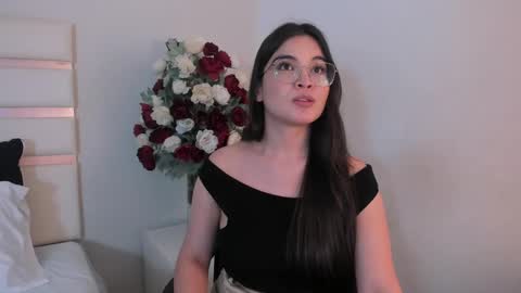 Snapshot of camilasofiia chatting on January 23, 2025, 12:04 am Camila online show from January 23, 2025, 12:04 am