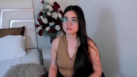 Snapshot of camilasofiia chatting on February 19, 2025, 11:25 pm Camila online show from February 19, 2025, 11:25 pm