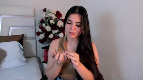 Snapshot of camilasofiia chatting on February 26, 2025, 9:27 pm Camila online show from February 26, 2025, 9:27 pm