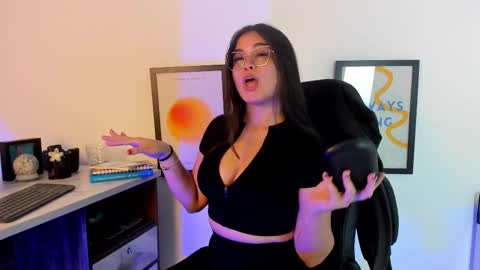 Snapshot of camilasofiia chatting on October 28, 2025, 6:32 pm Camila online show from October 28, 2025, 6:32 pm