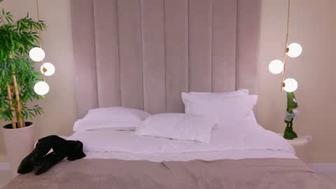 Camilla online show from January 15, 2025, 9:56 am