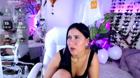 Snapshot of camille_halls chatting on October 23, 2025, 10:36 am Camille online show from October 23, 2025, 10:36 am