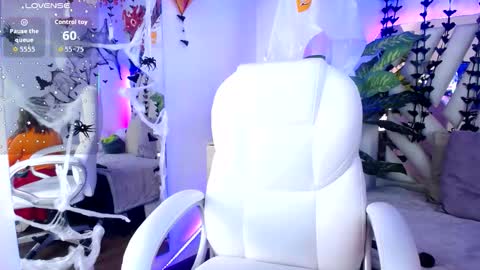 Snapshot of camille_halls chatting on October 31, 2025, 9:43 am Camille online show from October 31, 2025, 9:43 am