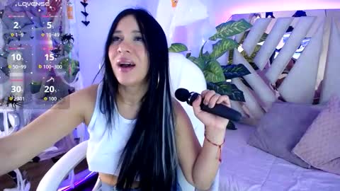 Snapshot of camille_halls chatting on November 9, 2025, 11:08 am Camille online show from November 9, 2025, 11:08 am