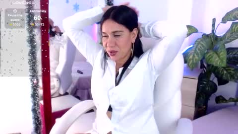 Snapshot of camille_halls chatting on November 26, 2025, 10:16 am Camille online show from November 26, 2025, 10:16 am