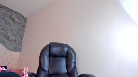 Snapshot of camillen_pettid chatting on January 14, 2025, 10:44 pm C A M I L L E N Help me get to the top online show from January 14, 2025, 10:44 pm