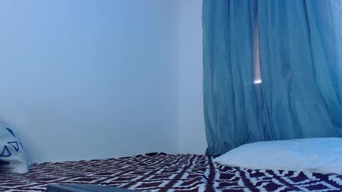 camilo_contre21 online show from February 17, 2025, 8:36 pm