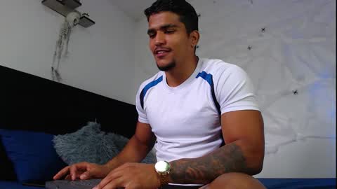 camilo_contre21 online show from October 22, 2025, 6:29 pm