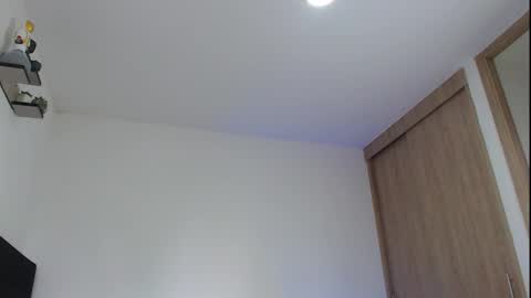 camilo_contre21 online show from November 13, 2025, 6:18 pm