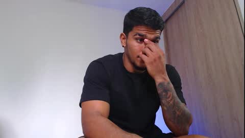 camilo_contre21 online show from November 17, 2025, 7:08 pm